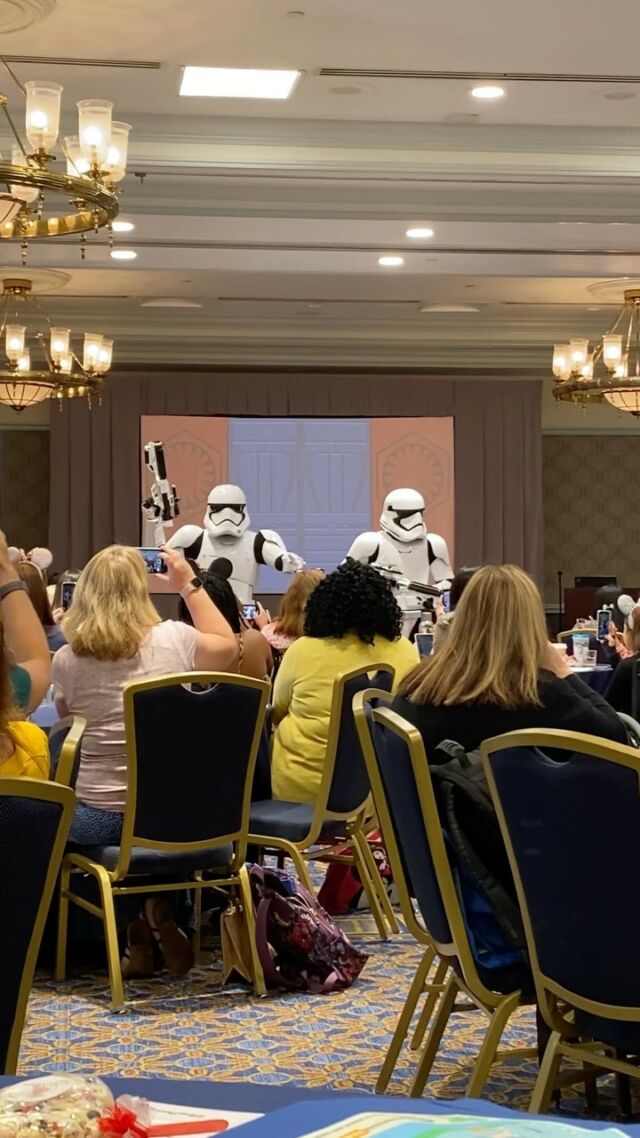We are dreaming of @waltdisneyworld and @disneyland today! Anyone else? Here is a throwback to our October 2019 Walt Disney World event when we were invaded by Stormtroopers! Disney magic is always so much fun. Did you attend one of our Disney events? 

#flockpresents #disneyworld #disneyland #disneyworld50 #waltdisneyworld #starwars #stormtrooper #stormtroopers #starwarsfan